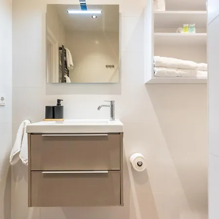 Stylish In The Heart Of Center דירה *