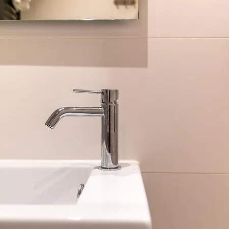 דירה Stylish In The Heart Of Center ברדה