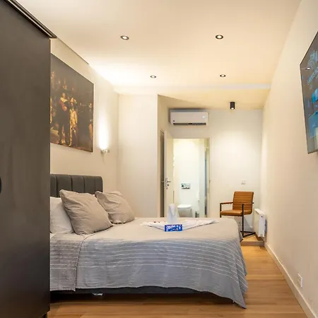 Stylish In The Heart Of Center *