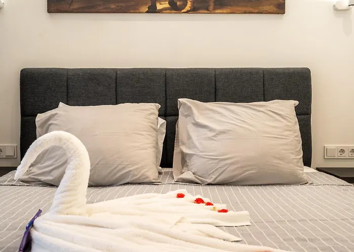 Stylish In The Heart Of Center Apartment *