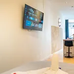 Stylish In The Heart Of Center Апартаменты