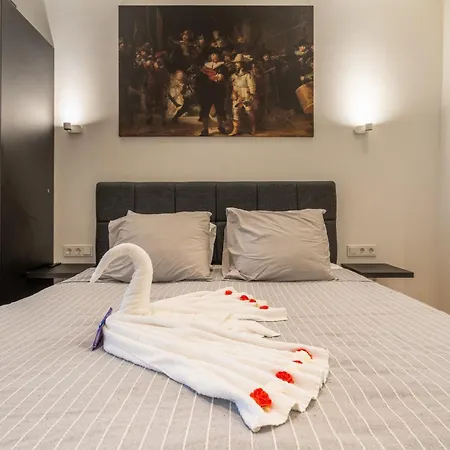 Stylish In The Heart Of Center Daire Breda