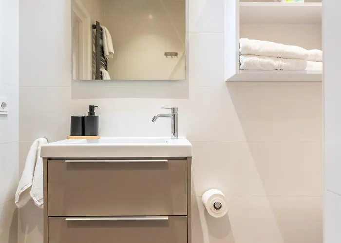 Stylish In The Heart Of Center Daire *