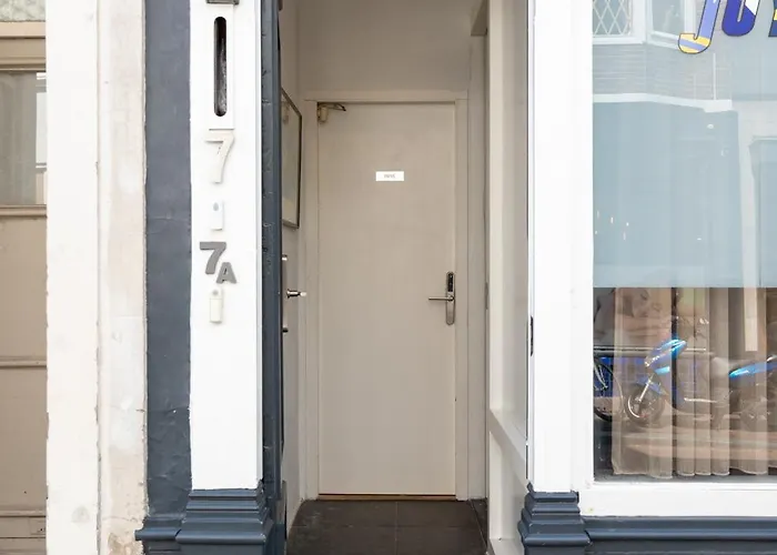 Stylish In The Heart Of Center *