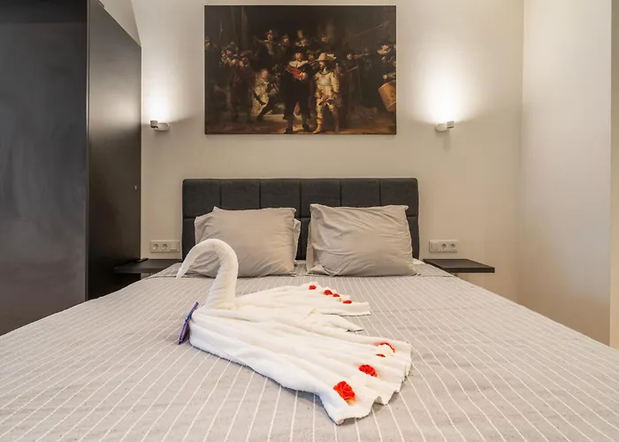 Stylish In The Heart Of Center Daire Breda